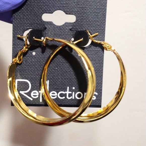 Women's Stylish Polished Gold tone Hoop Omega Back Earrings Closure 1.25-in Drop - Picture 1 of 7